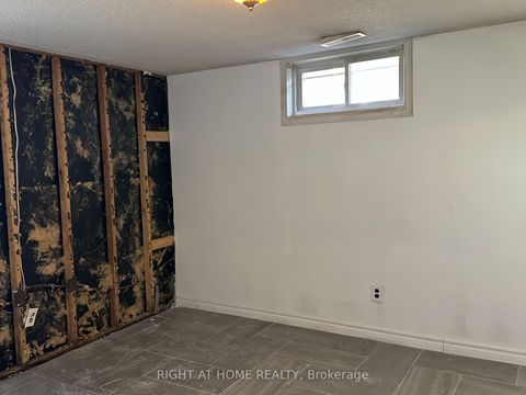 Photo 39 at 24 Largo Crescent S, Nepean (Meadowlands/Crestview), Ottawa