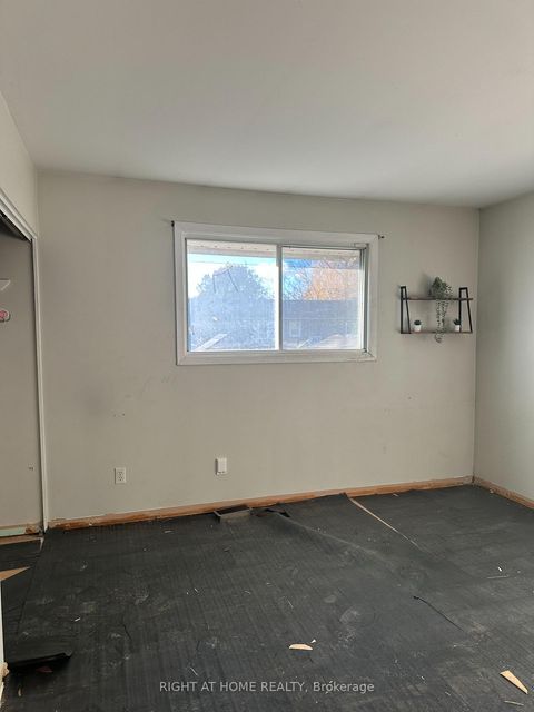 Photo 40 at 24 Largo Crescent S, Nepean (Meadowlands/Crestview), Ottawa