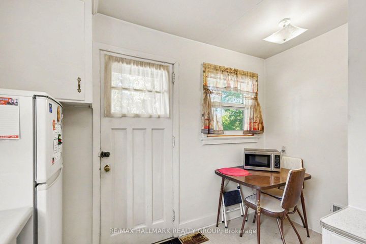 Photo 3 at 1388 Normandy Crescent, Nepean (Carleton Heights), Ottawa
