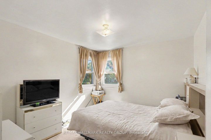 Photo 4 at 1388 Normandy Crescent, Nepean (Carleton Heights), Ottawa
