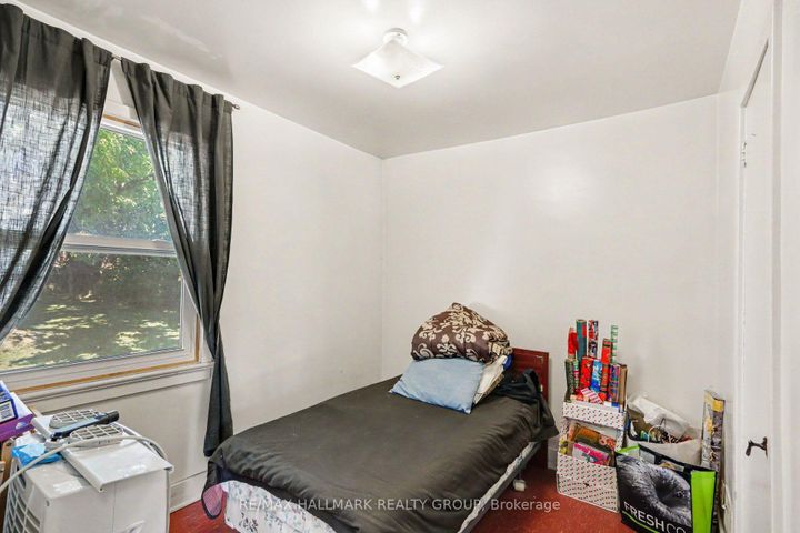 Photo 5 at 1388 Normandy Crescent, Nepean (Carleton Heights), Ottawa