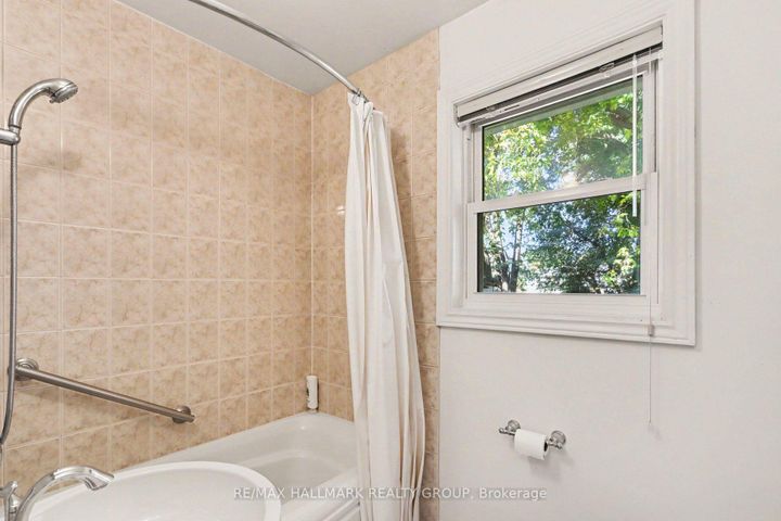Photo 6 at 1388 Normandy Crescent, Nepean (Carleton Heights), Ottawa