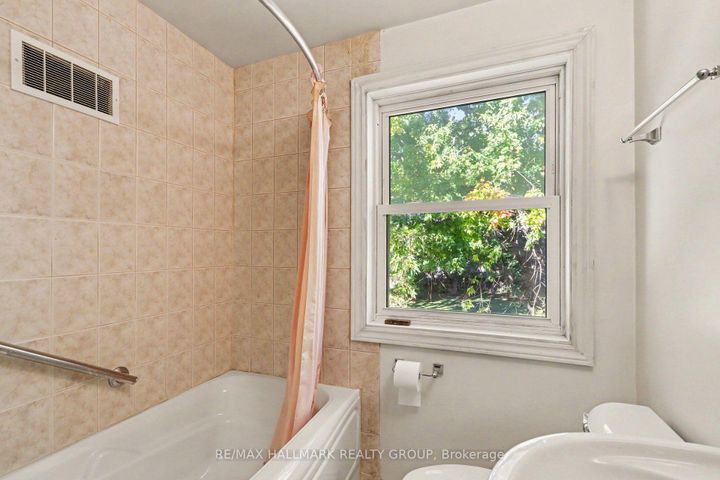 Photo 9 at 1388 Normandy Crescent, Nepean (Carleton Heights), Ottawa