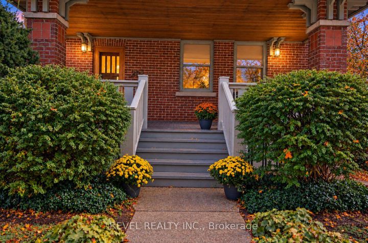 Photo 3 at 204 Clemow Avenue, Glebe, Ottawa