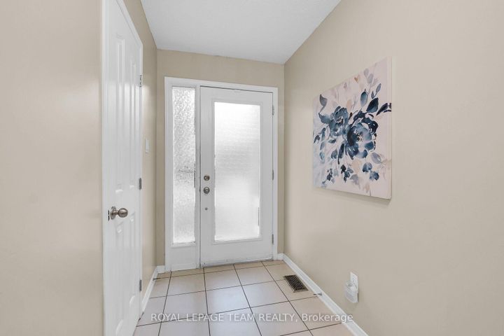 Photo 1 at 137 Corinth Private, Nepean (Merivale Industrial Park/Citiplace), Ottawa