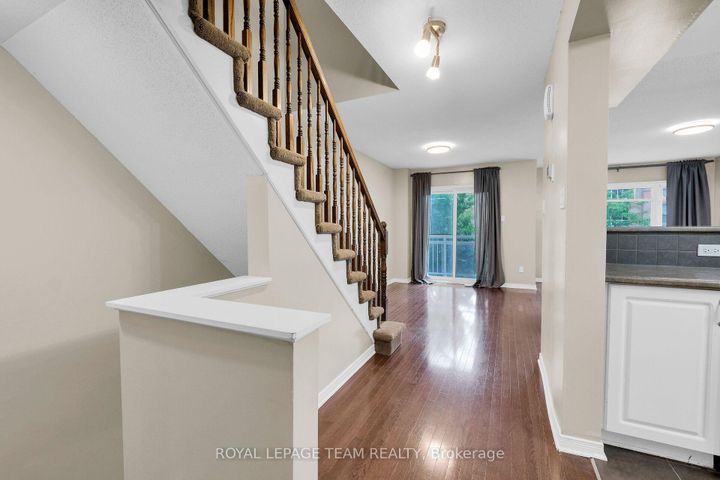 Photo 6 at 137 Corinth Private, Nepean (Merivale Industrial Park/Citiplace), Ottawa