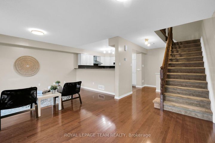 Photo 10 at 137 Corinth Private, Nepean (Merivale Industrial Park/Citiplace), Ottawa