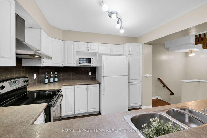 Photo 11 at 137 Corinth Private, Nepean (Merivale Industrial Park/Citiplace), Ottawa