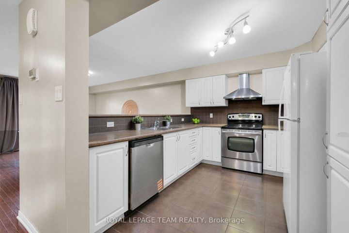 Photo 12 at 137 Corinth Private, Nepean (Merivale Industrial Park/Citiplace), Ottawa
