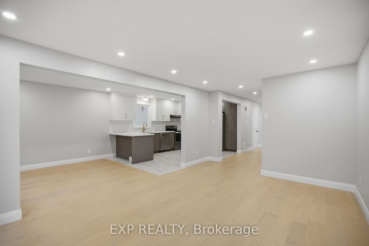 Photo 9 at 42 Antler Avenue, Nepean (On the Green), Ottawa