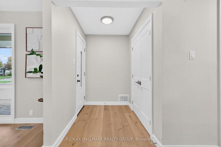 Photo 1 at 9 Cleadon Drive, Nepean (Crystal Beach), Ottawa