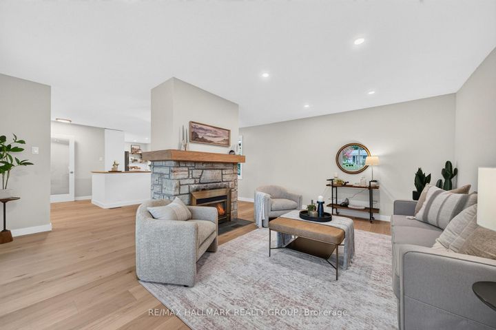 Photo 4 at 9 Cleadon Drive, Nepean (Crystal Beach), Ottawa