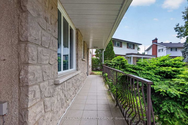 Photo 1 at 1038 Arnot Road, Nepean (Courtland Park), Ottawa