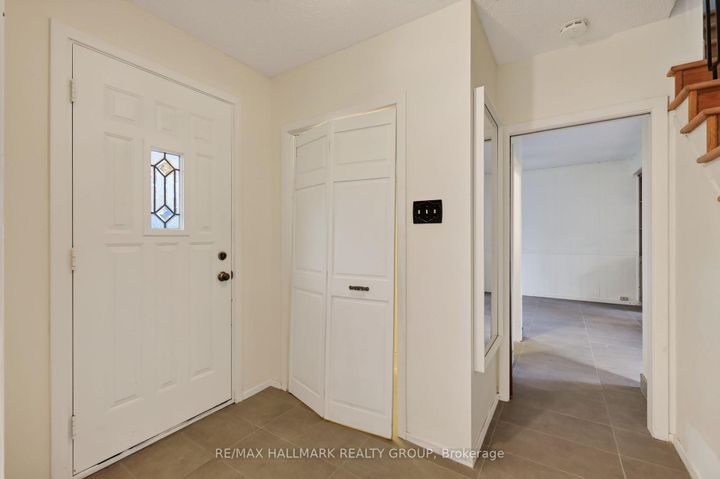 Photo 2 at 1038 Arnot Road, Nepean (Courtland Park), Ottawa