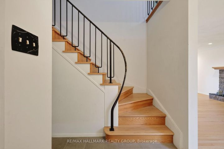 Photo 3 at 1038 Arnot Road, Nepean (Courtland Park), Ottawa
