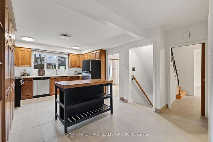 Photo 4 at 1038 Arnot Road, Nepean (Courtland Park), Ottawa