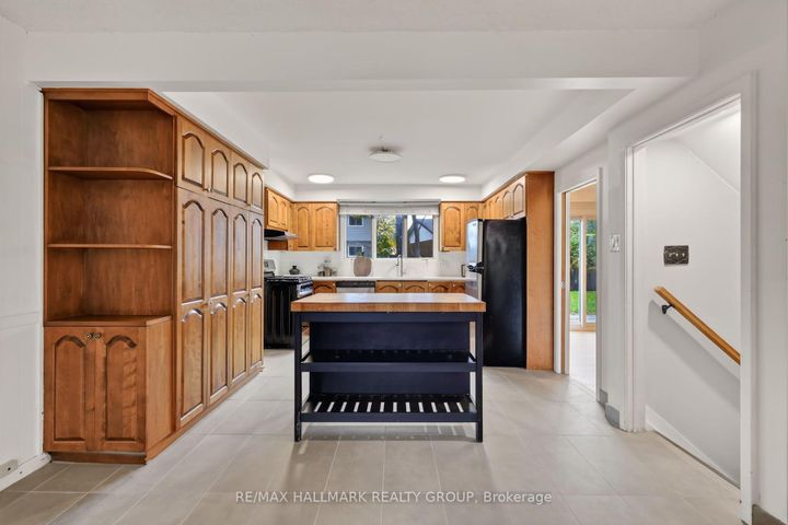 Photo 5 at 1038 Arnot Road, Nepean (Courtland Park), Ottawa