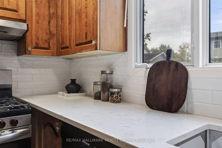 Photo 10 at 1038 Arnot Road, Nepean (Courtland Park), Ottawa