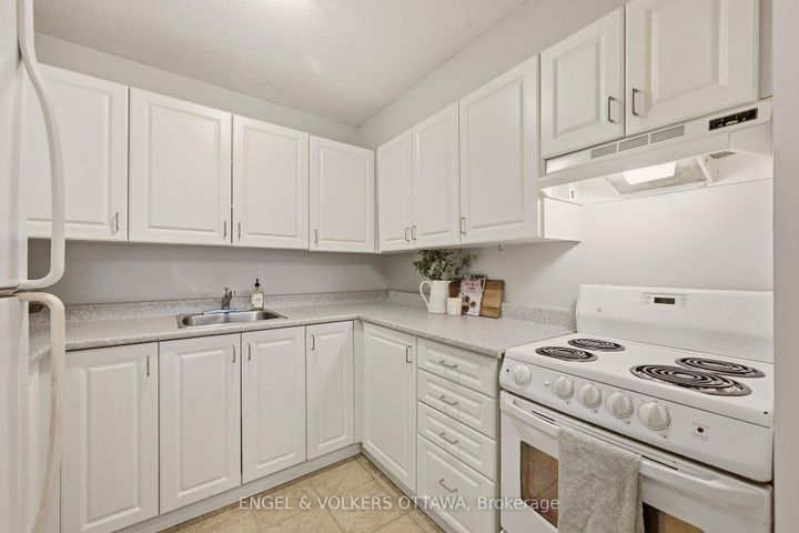 Photo 16 at 606 - 475 Laurier Avenue W, Ottawa Centre, Ottawa