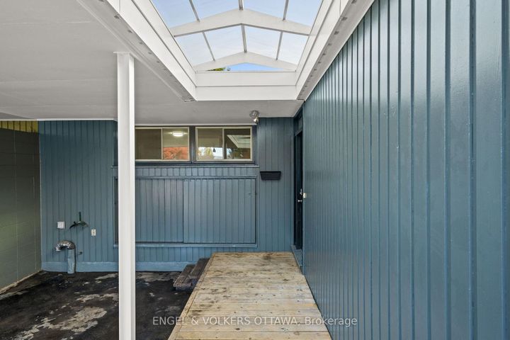 Photo 2 at 50 Solva Drive, Nepean (Crystal Beach), Ottawa