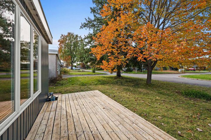 Photo 3 at 50 Solva Drive, Nepean (Crystal Beach), Ottawa