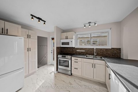 Photo 14 at 50 Solva Drive, Nepean (Crystal Beach), Ottawa