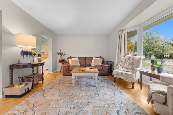Photo 5 at 53 Meadowbank Drive, Nepean (Briargreen), Ottawa