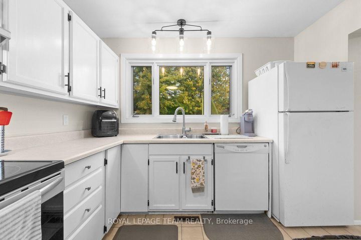 Photo 11 at 53 Meadowbank Drive, Nepean (Briargreen), Ottawa