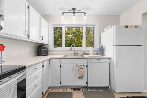 Photo 11 at 53 Meadowbank Drive, Nepean (Briargreen), Ottawa