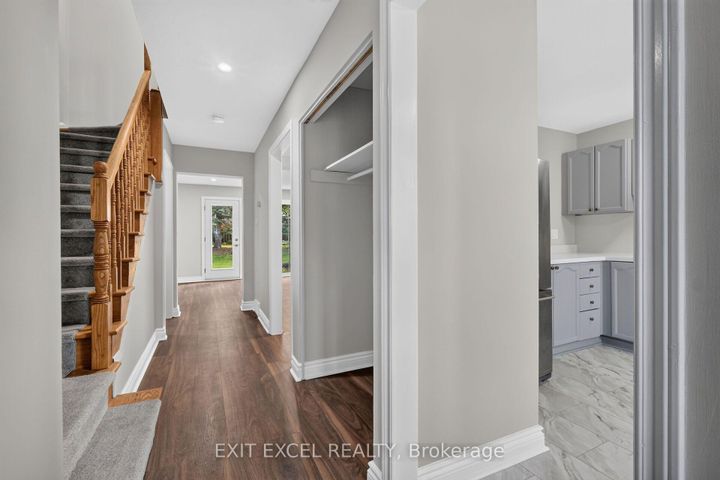 Photo 3 at 2712 Baseline Road, Nepean (Leslie Park), Ottawa