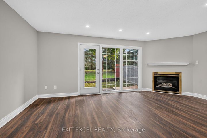 Photo 5 at 2712 Baseline Road, Nepean (Leslie Park), Ottawa