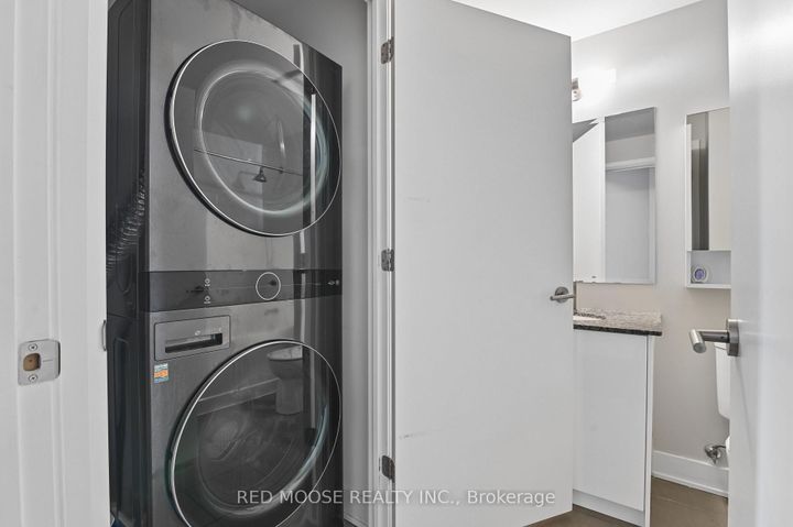 Photo 12 at 705 - 118 Holmwood Avenue, Glebe, Ottawa