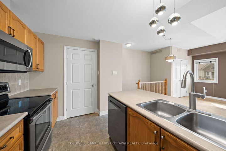 Photo 11 at F - 143 Oldfield Street, Nepean (Barrhaven East), Ottawa