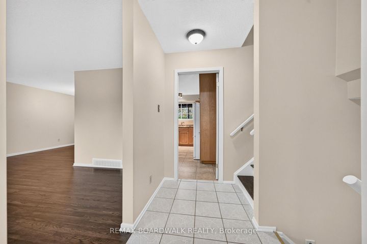 Photo 3 at 20 Tripp Crescent, Nepean (Pheasant Run), Ottawa