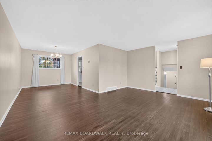 Photo 7 at 20 Tripp Crescent, Nepean (Pheasant Run), Ottawa