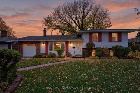 Photo 1 at 20 Tripp Crescent, Nepean (Pheasant Run), Ottawa