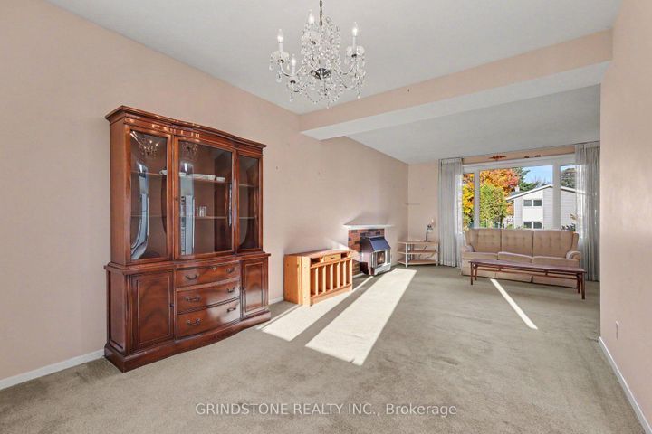 Photo 6 at 22 Lavina Crescent, Nepean (Leslie Park), Ottawa