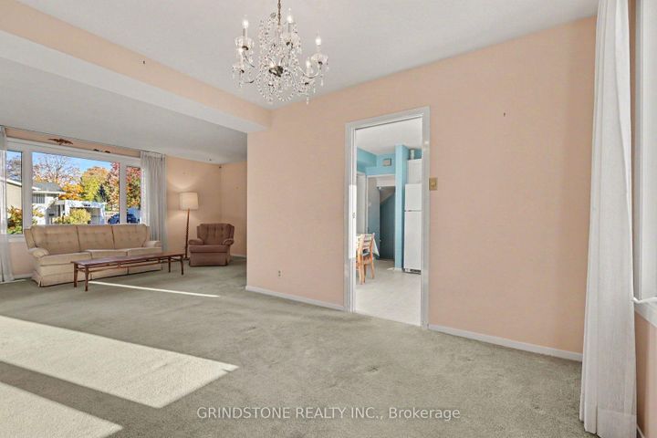 Photo 7 at 22 Lavina Crescent, Nepean (Leslie Park), Ottawa