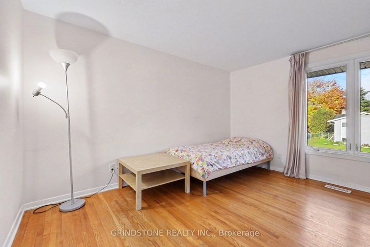 Photo 11 at 22 Lavina Crescent, Nepean (Leslie Park), Ottawa