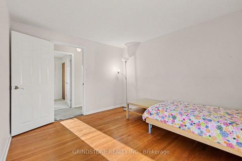 Photo 13 at 22 Lavina Crescent, Nepean (Leslie Park), Ottawa