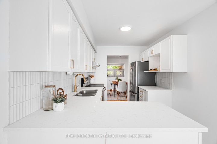Photo 13 at 191 Thornbury Crescent, Nepean (Centrepointe), Ottawa