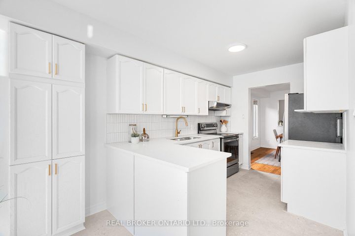 Photo 14 at 191 Thornbury Crescent, Nepean (Centrepointe), Ottawa