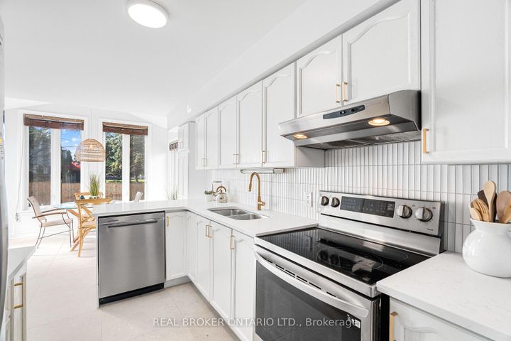 Photo 16 at 191 Thornbury Crescent, Nepean (Centrepointe), Ottawa