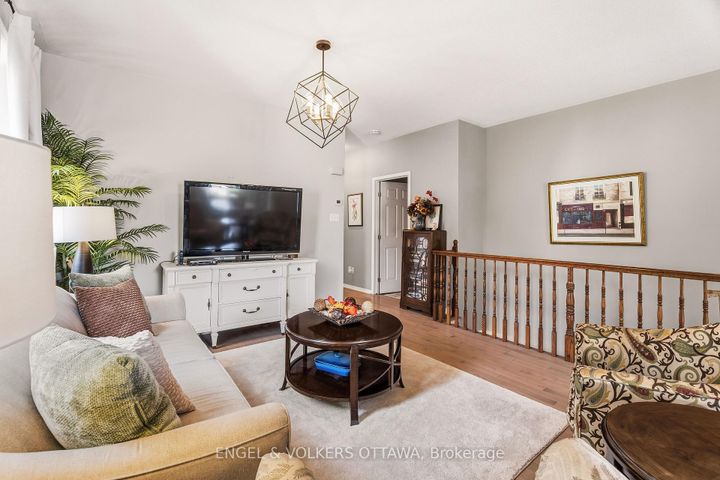 Photo 6 at 518 Stonechurch Way, Nepean (Cedargrove/Fraserdale), Ottawa