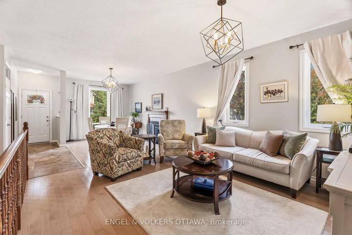 Photo 10 at 518 Stonechurch Way, Nepean (Cedargrove/Fraserdale), Ottawa