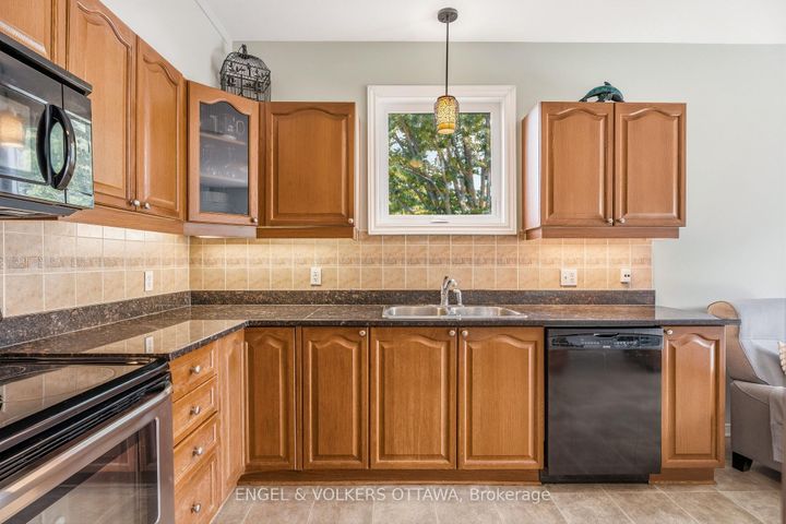 Photo 12 at 518 Stonechurch Way, Nepean (Cedargrove/Fraserdale), Ottawa