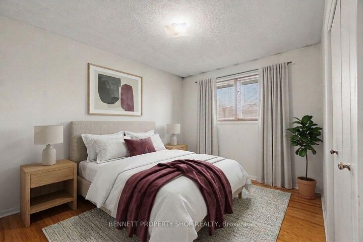 Photo 10 at 18 Kingsbury Avenue, Nepean (Meadowlands/Crestview), Ottawa