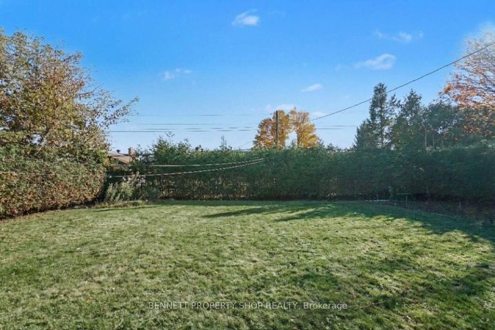 Photo 12 at 18 Kingsbury Avenue, Nepean (Meadowlands/Crestview), Ottawa