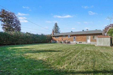 Photo 2 at 18 Kingsbury Avenue, Nepean (Meadowlands/Crestview), Ottawa
