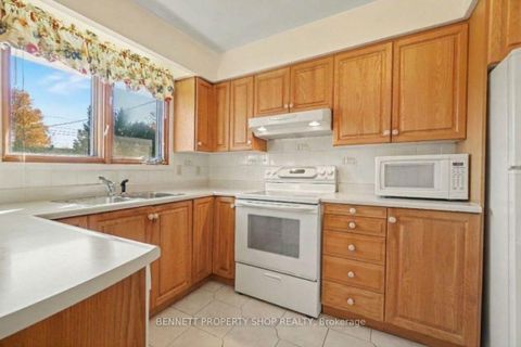 Photo 6 at 18 Kingsbury Avenue, Nepean (Meadowlands/Crestview), Ottawa